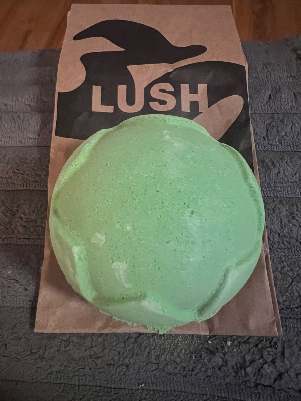 LUSH LORD OF MISRULE EARLY RELEASE BATH BOMB 6.7 oz BRAND NEW